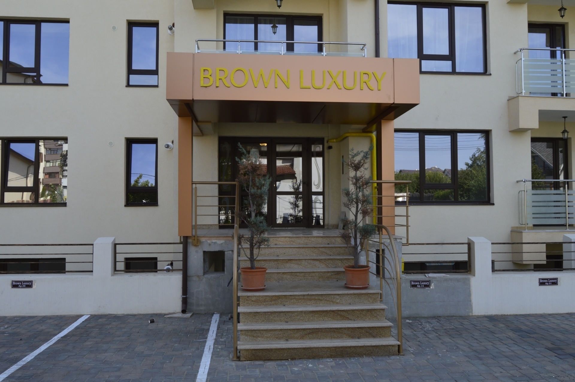 Brown Luxury în Iași