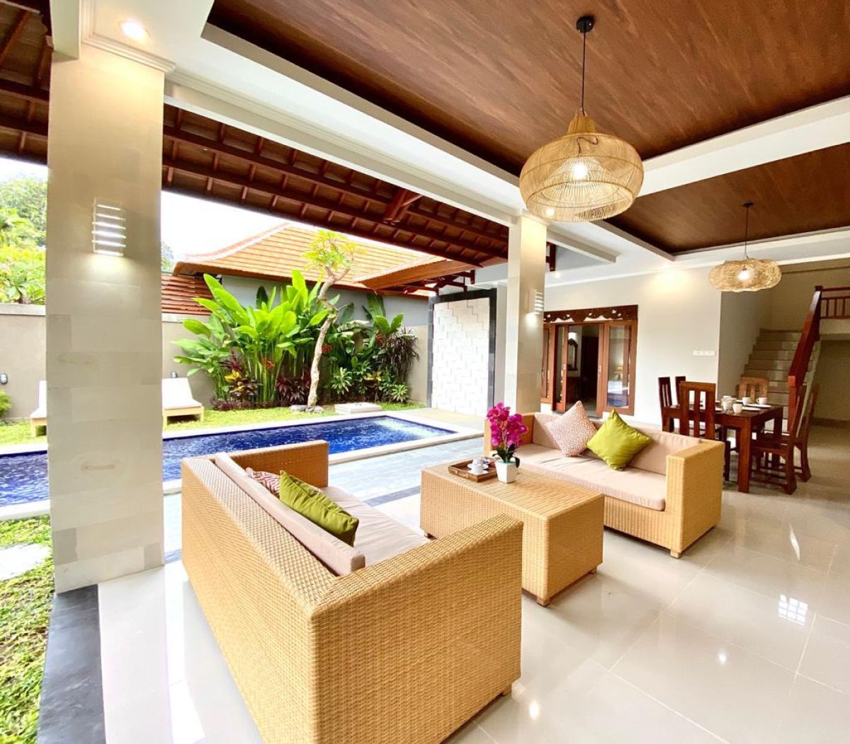 SPACIOUS - 3 BR BALINESE VILLA IN KUTA