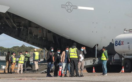 Gobierno de Donald Trump USA AVIONES Militares para Repatriar migra a Guatemala | Internacional | Noticias