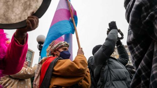 Un juez federal suspende la prohibición de las personas transgénero en el ejército de los Estados Unidos