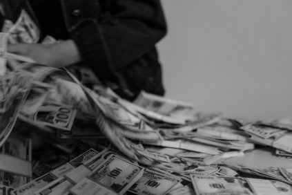 Asaltan Carro de Transporte de Dinero en la Pista de Un Aeropuerto del Norte de Colombia | Internacional | Noticias
