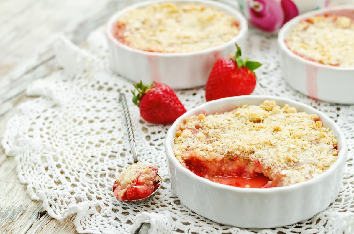 Strawberry and rhubarb crumble