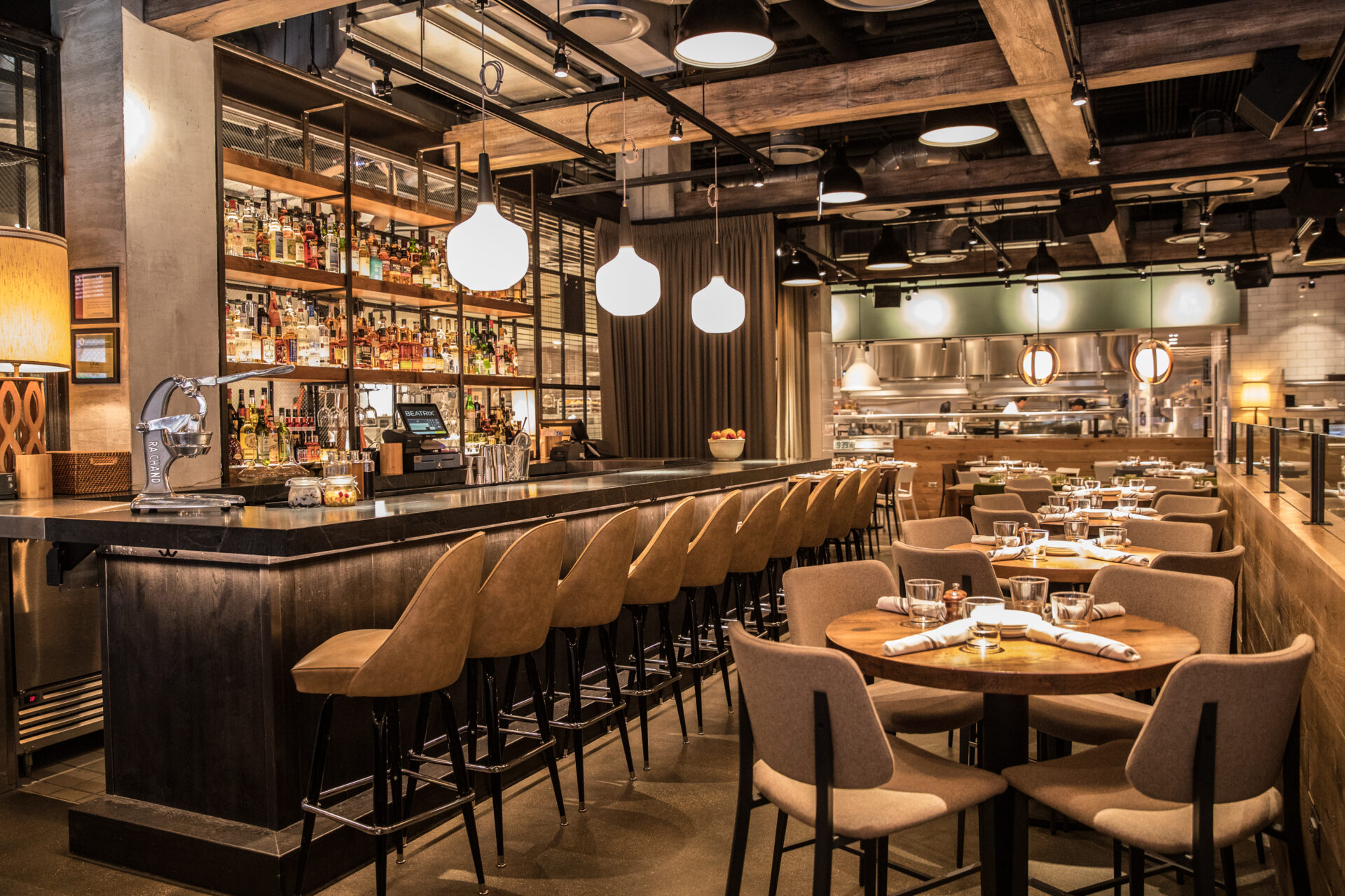 Photo of the bar area at Fulton Market