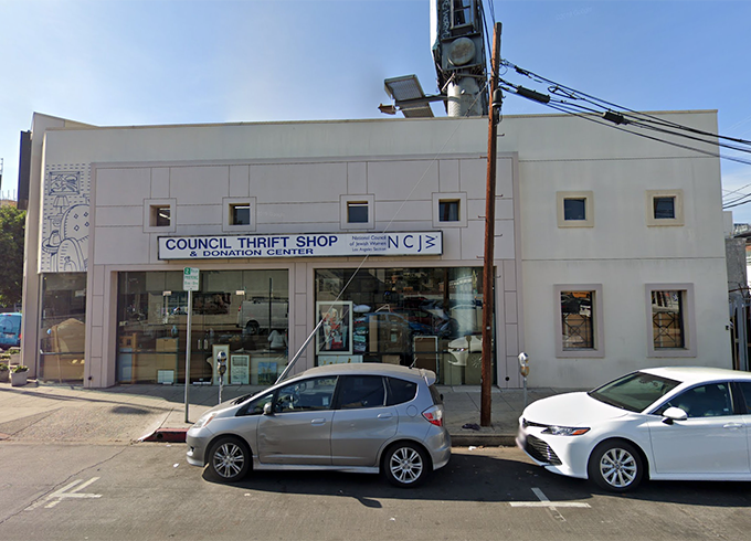 Los Angeles, 11801 Santa Monica Boulevard, 90025 - West Los Angeles - Potential Art / Mural Site | Beautify