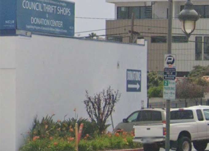 Los Angeles, 10960 Santa Monica Boulevard, 90025 - West Los Angeles - Potential Art / Mural Site | Beautify