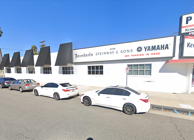 Los Angeles, 5539 Van Nuys Boulevard, 91401 - Sherman Oaks - Potential Art / Mural Site | Beautify