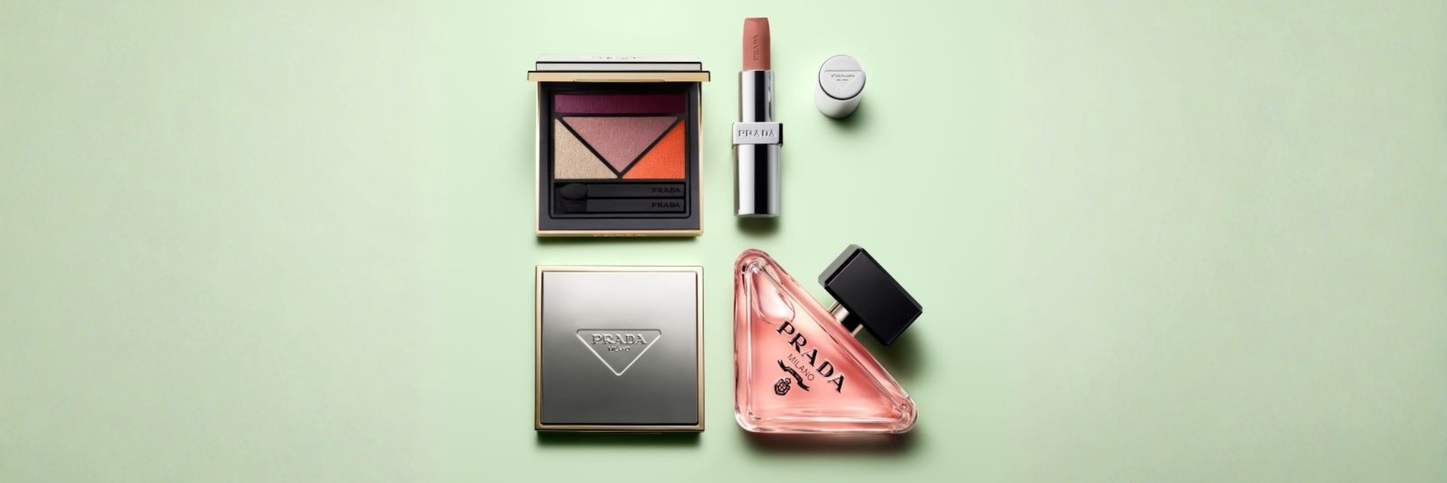 PRADA BEAUTYの背景画像