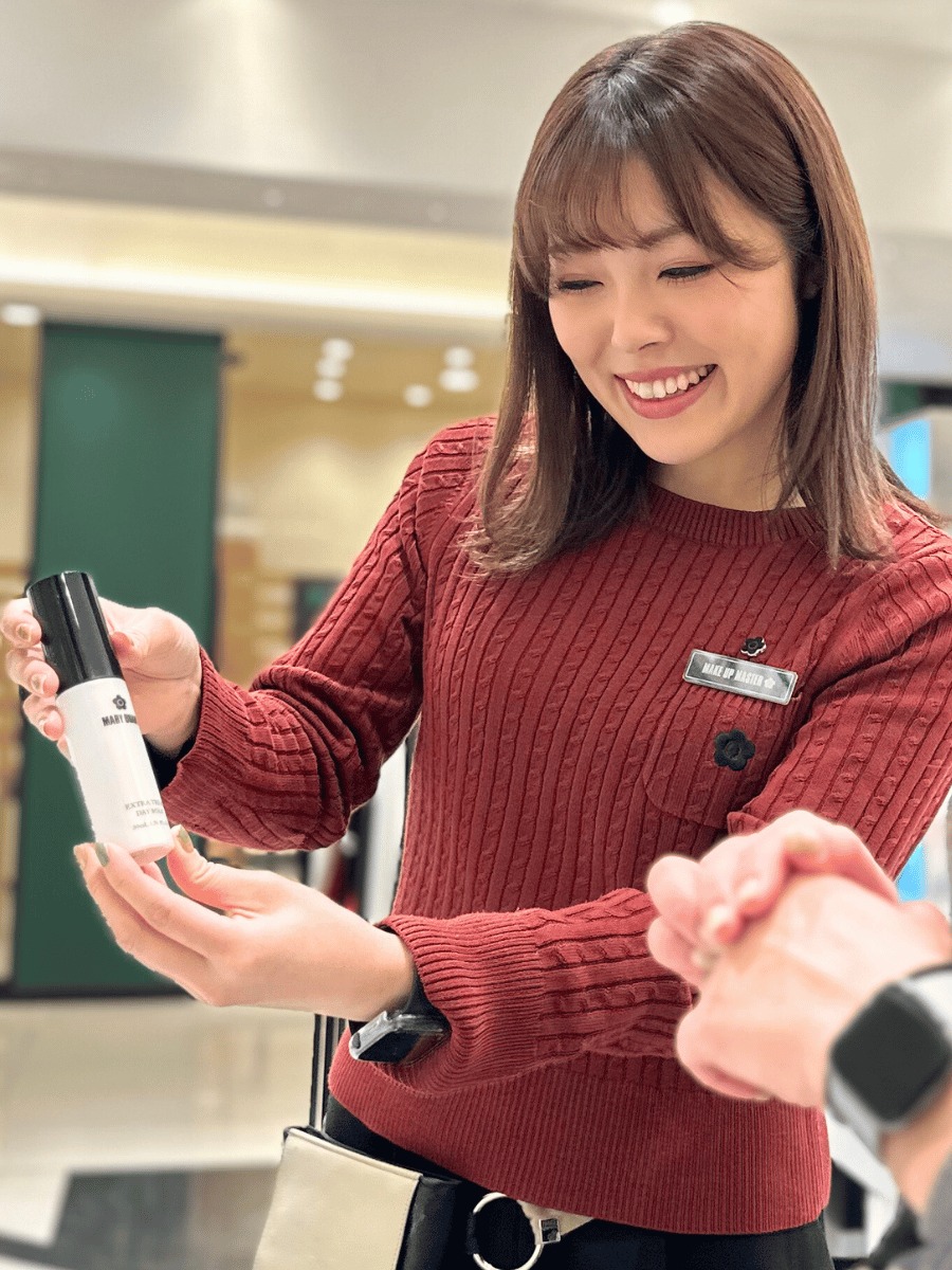 販売職（ビューティースタイリスト）1日のお仕事の動画の写真