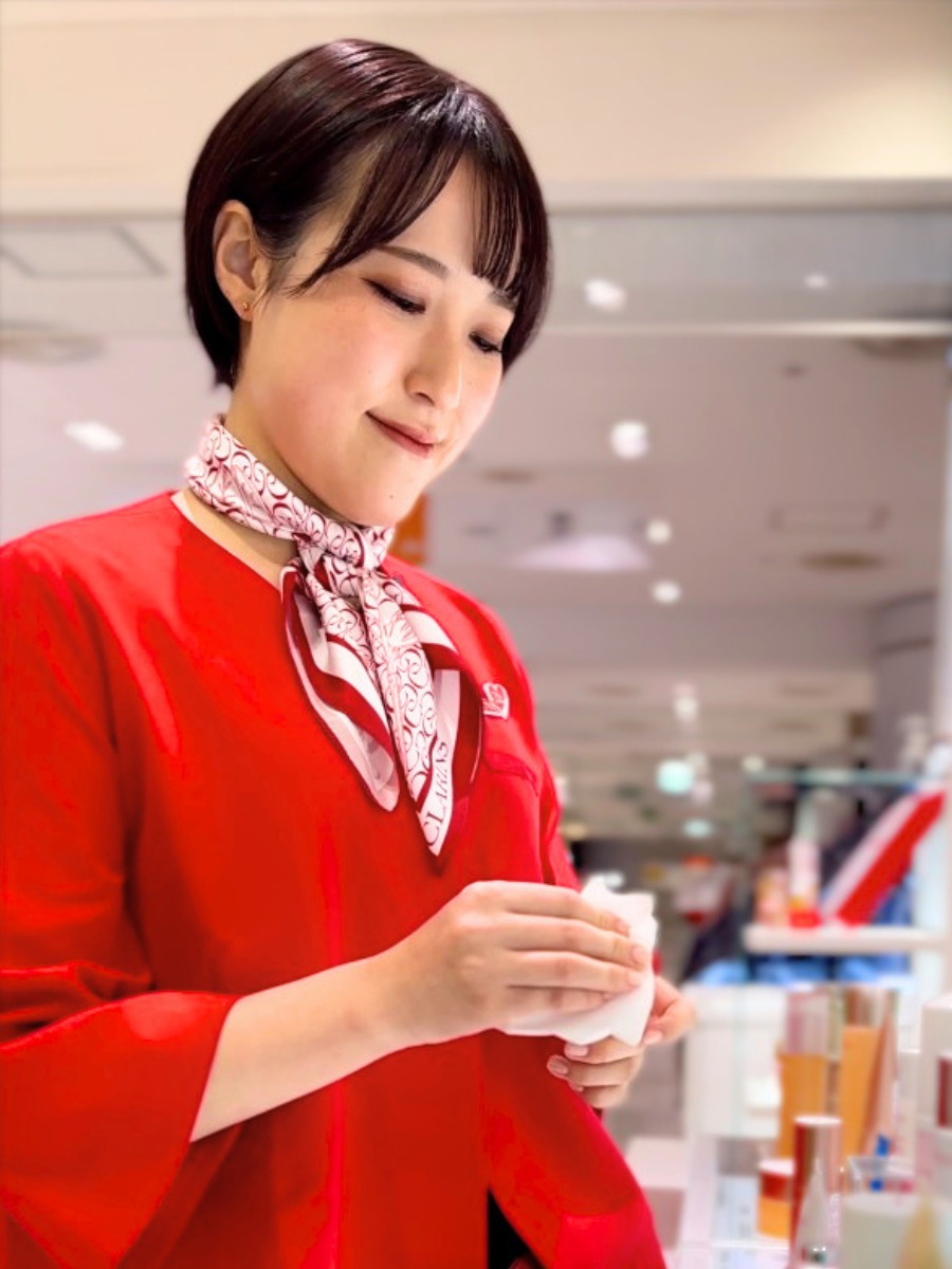 キャリア採用｜大阪・京都エリア｜最大月給35万円可（経験者）＆未経験でも年収300万円以上が可能！正社員登用率95％以上の美容部員・BA募集中の求人の写真