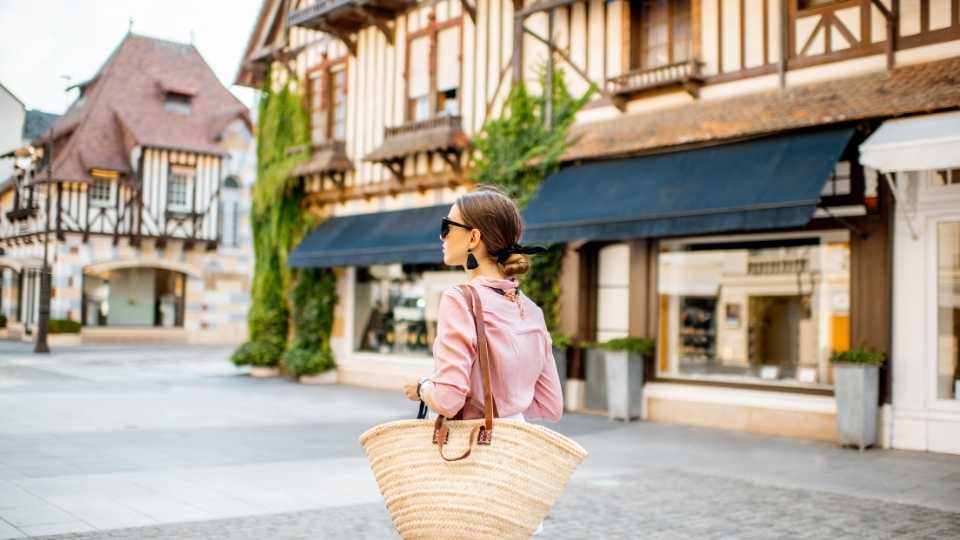 ディオールの美容部員として働く魅力