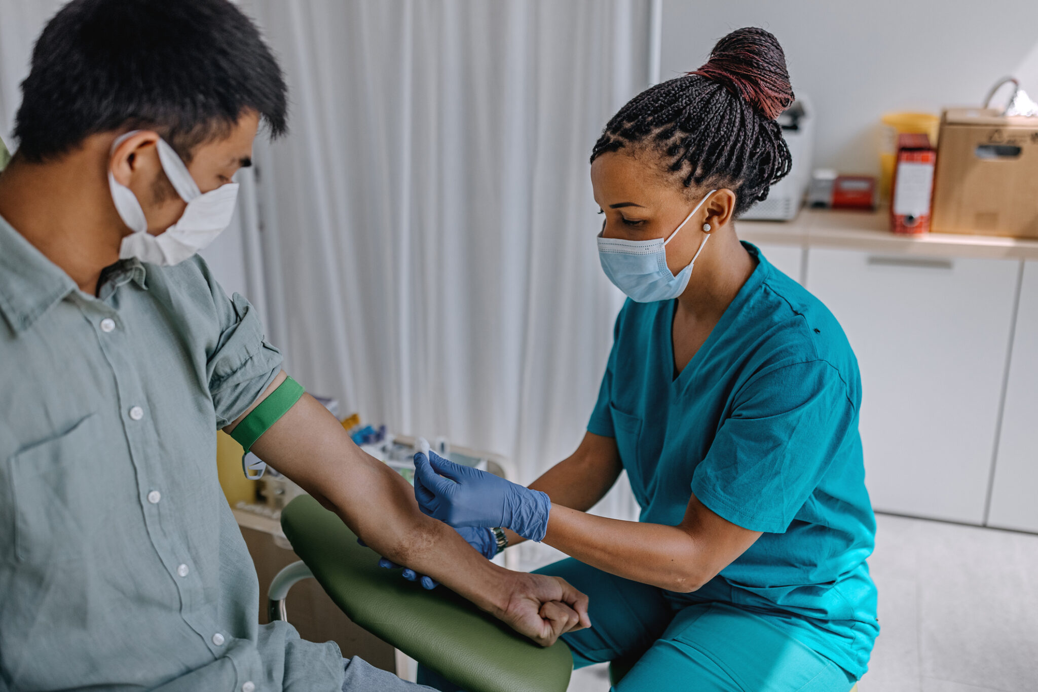 Do Medical Assistants Draw Blood? Colleges and Institute