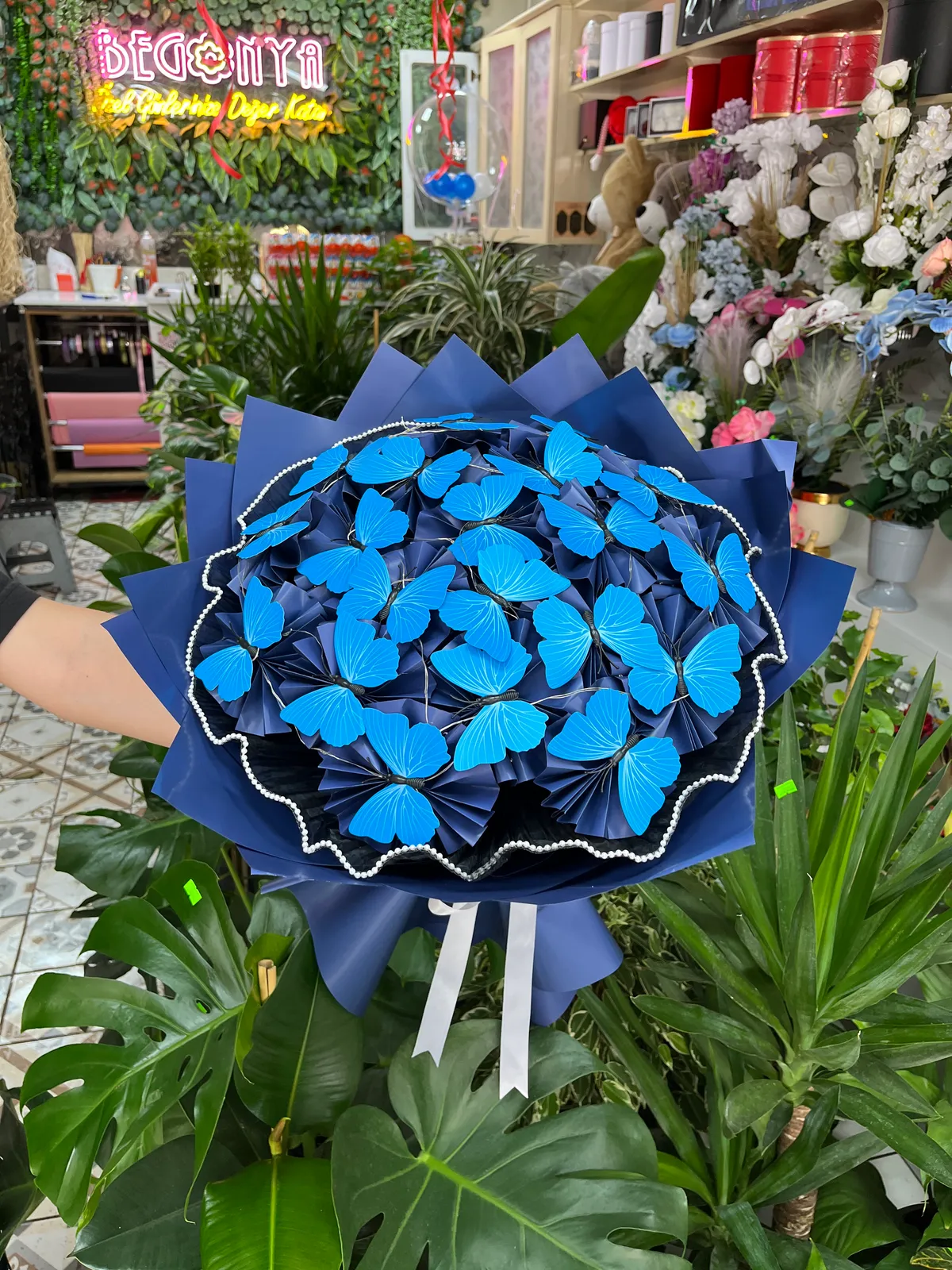 Işıklı Kelebek Buketi