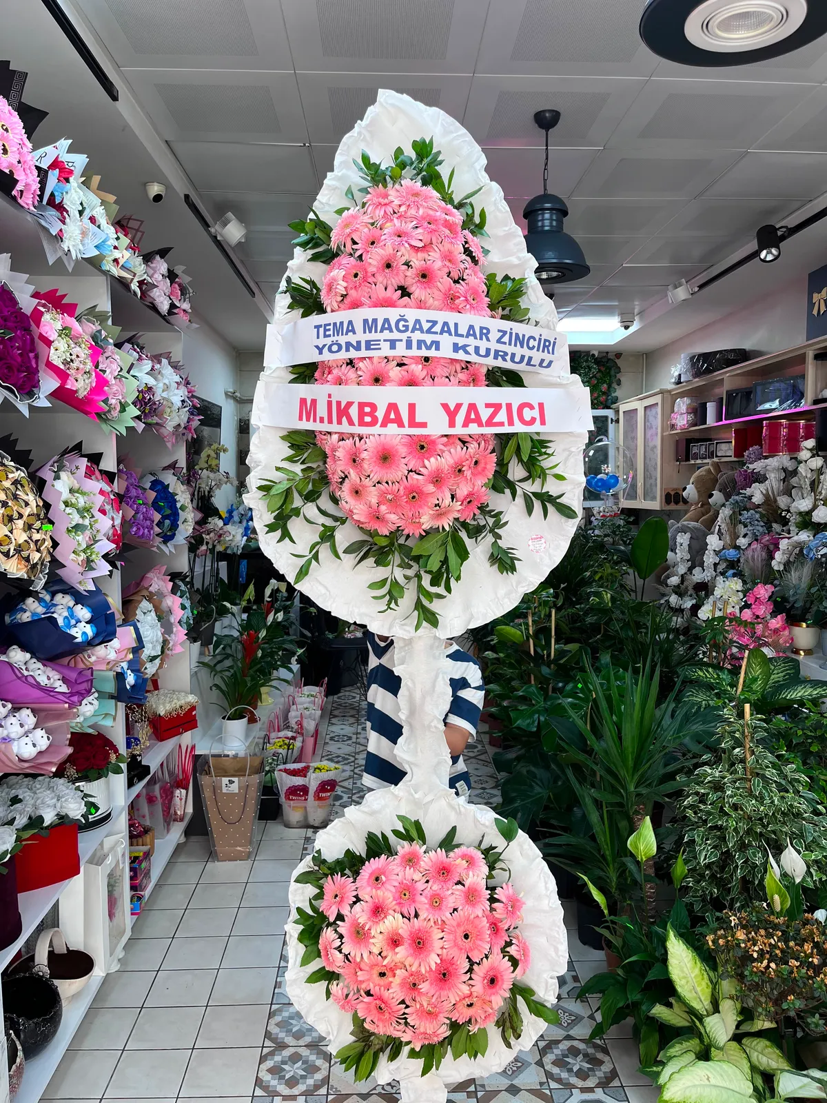 Canlı Gerbera Çiçekleri İle Çift Katlı Çelenk