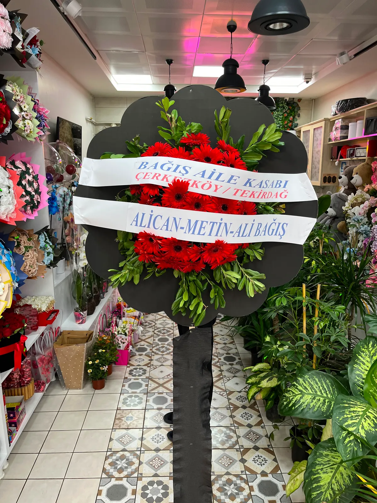 Canlı Gerbera Çiçekleri İle Cenaze Çelengi