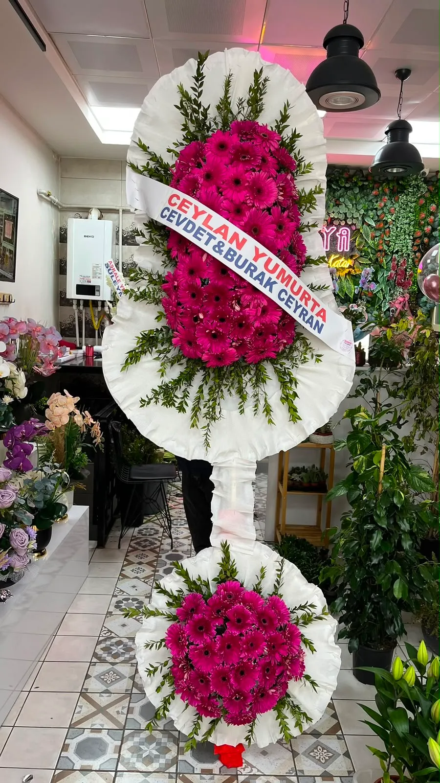 Canlı Gerbera Çiçekleri İle Çift Katlı Çelenk