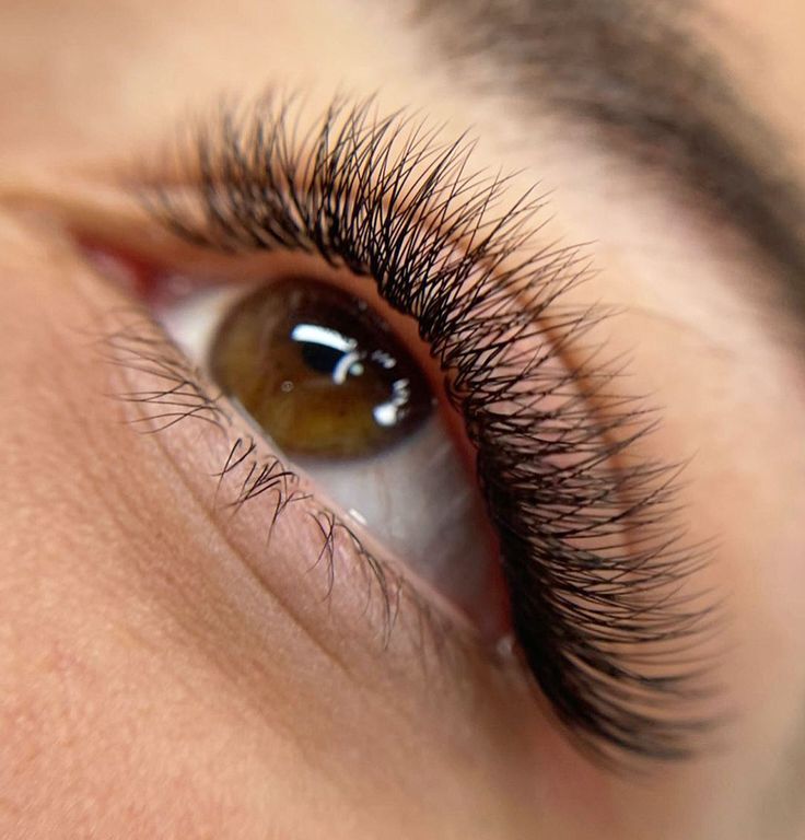 Extensiones de Pestañas: Realza tu Mirada con Estilo