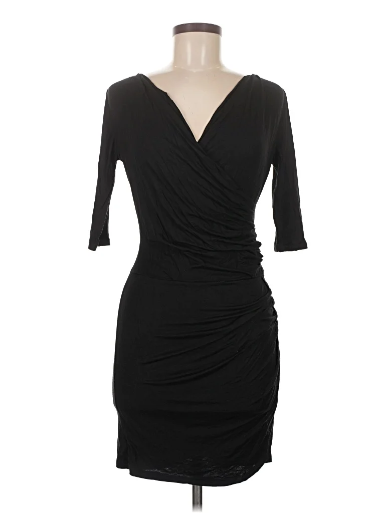 Dressis Cocktail Dress - Wrap: Black Solid Pattern Dresses - Used - Size Medium