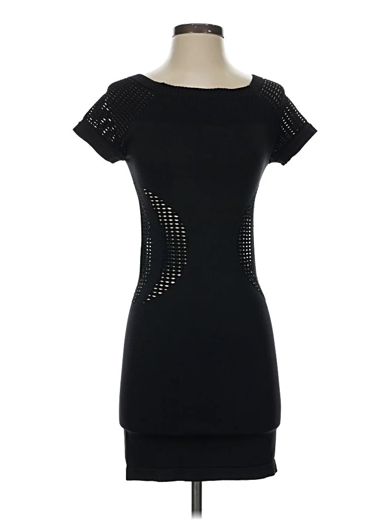 VOXX NEW YORK Cocktail Dress - Sheath: Black Solid Pattern Dresses - Used - Size Small
