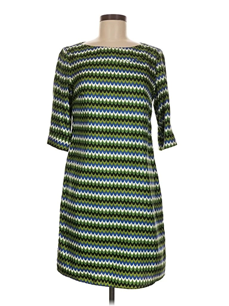 Skirtin Around Casual Dress - Shift: Green Chevron/Herringbone Pattern Dresses - Used - Size Medium