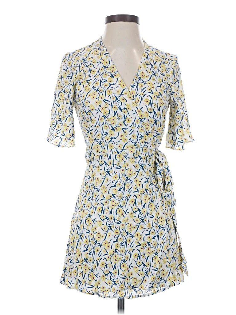 Sur La Cote Casual Dress - Wrap: Yellow Dresses - New - Size Small