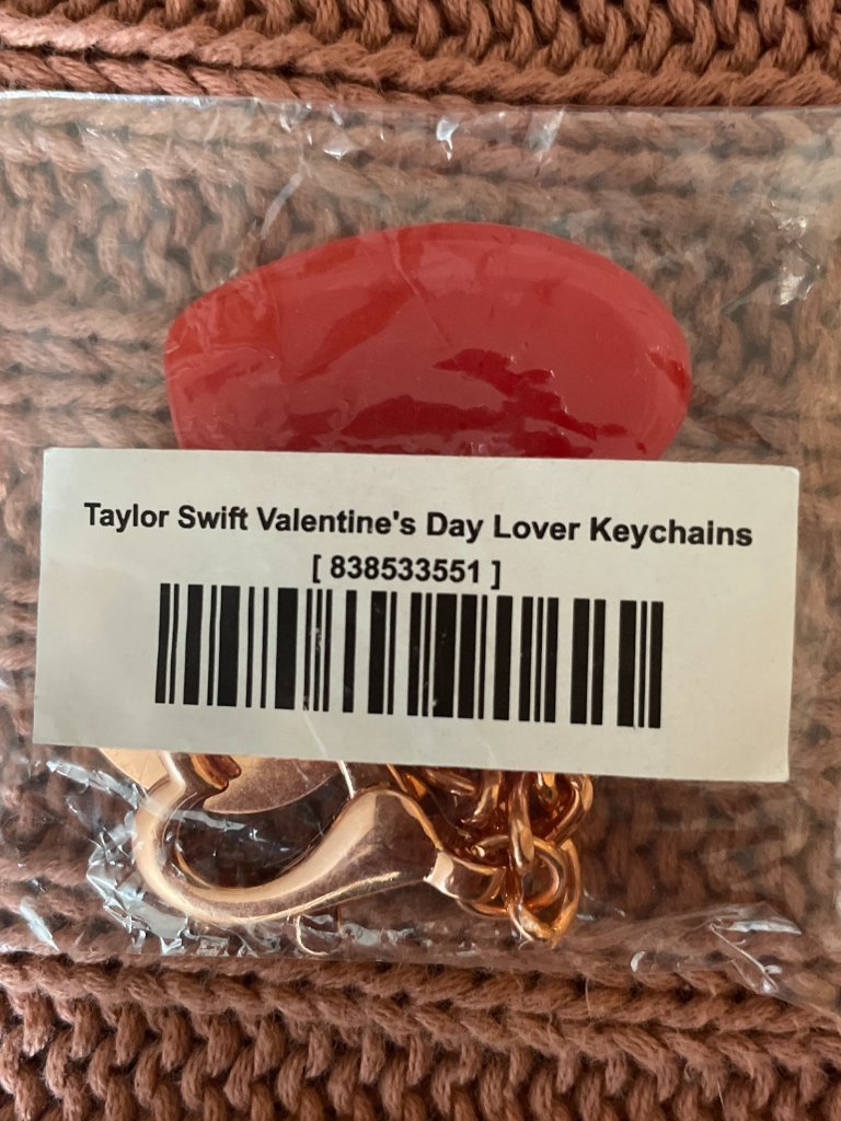 Taylor Swift Lover Valentine’s Day “Ur My Lover” Heart Keychain Nwt