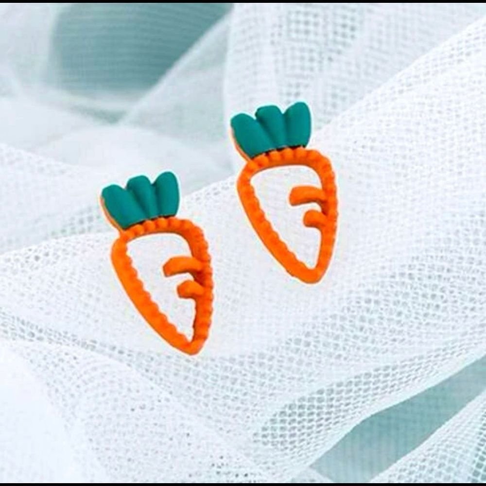Dainty Carrotstudearrings