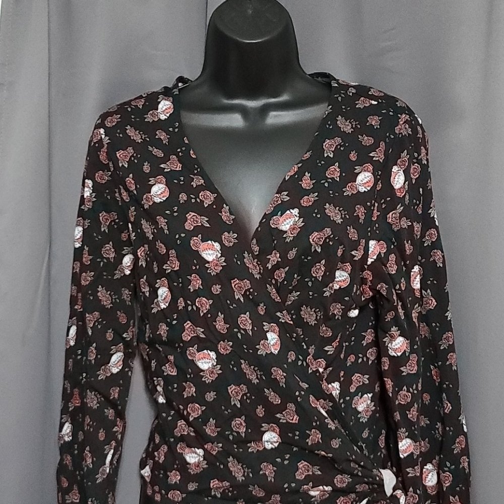 Junk Food Nwt Wrap Style Blouse Size M
