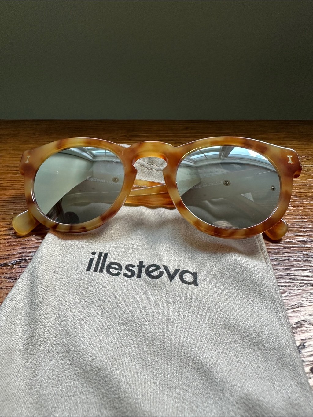 Illesteva Round Tortoiseshell Sunglasses - Amber/Brown