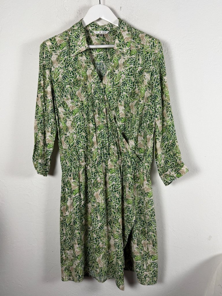 Cabi Womens Green Leaf Print Dress Medium Gathered Waist 3/4 Sleeve Casual New