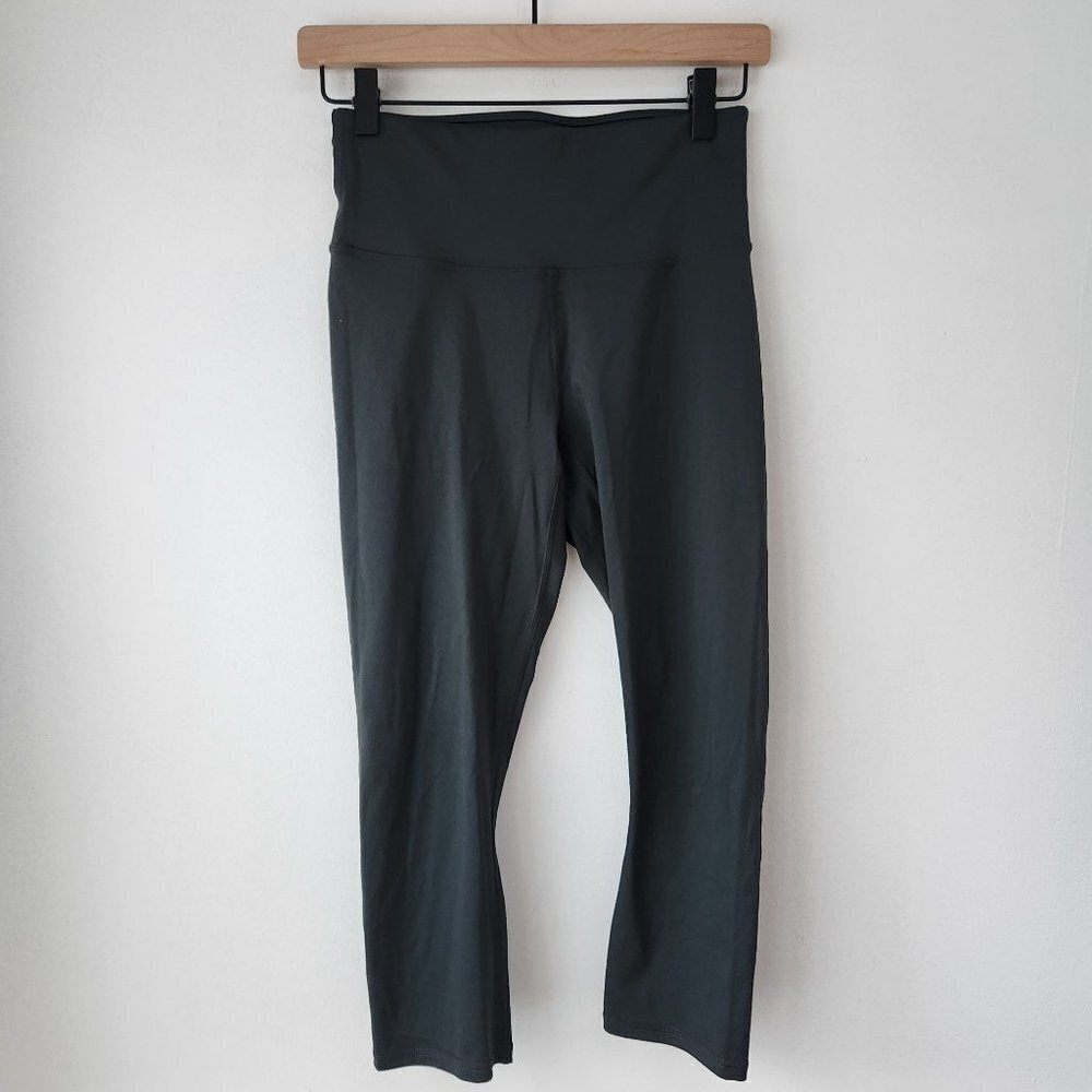 Fabletics Green Cropped Capri Leggings High Waisted Yoga Tights Activewear Sz S