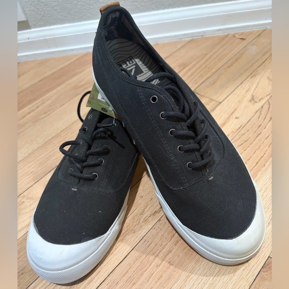Reef Black Canvas Sneakers With White Soles Size 11 Nwt