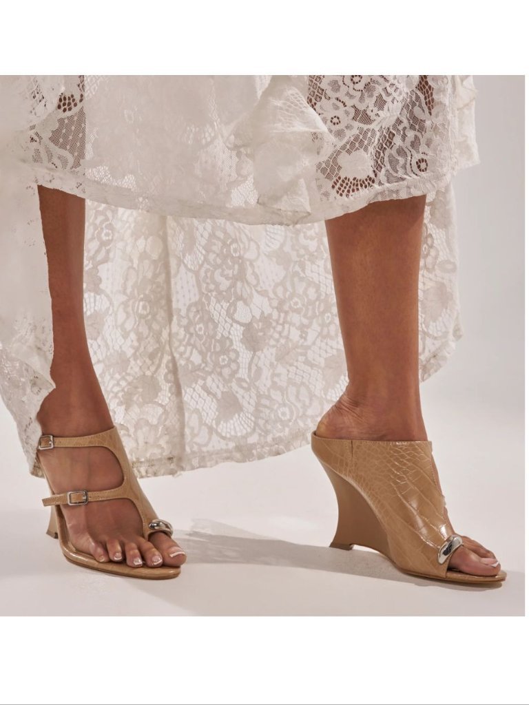 Akira Gold Gino Wedge Heel Sandals Size 8 Nude Croc Faux Leather New