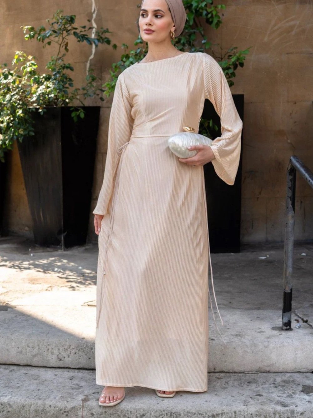 Elegant Cream Pleated Long Sleeve Maxi Dress Podur Size 8 Sexy
