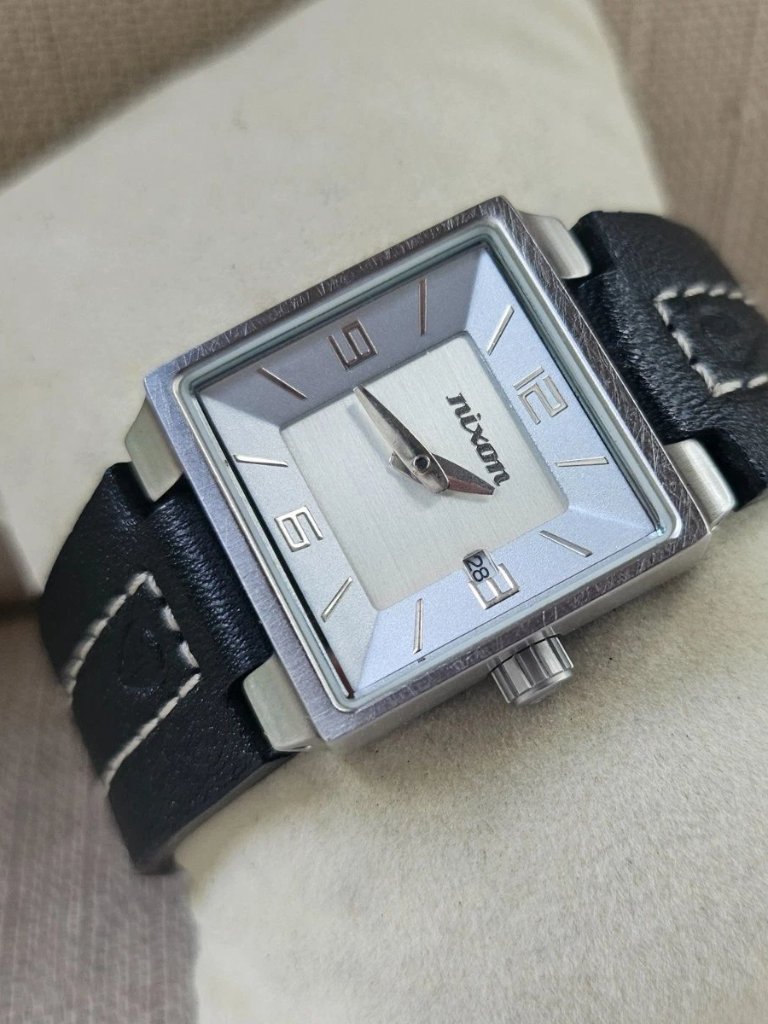 Nixon Women Wristwatch Black Genuine Leather Strap Date Calendar Analog Watch
