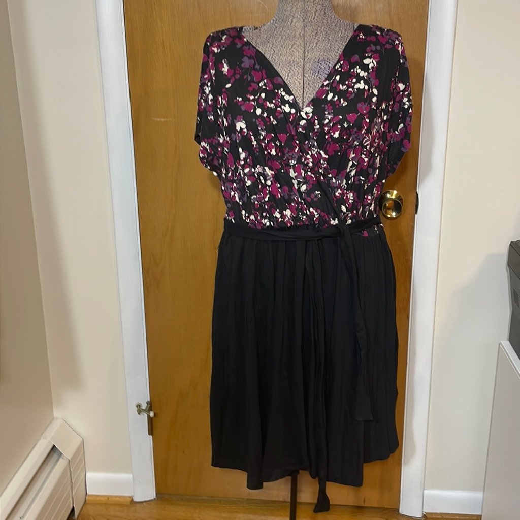 Elle Nwt Womens Xl Cap Sleeve V-Neck Dress With Belt Floral Top Black Skirt