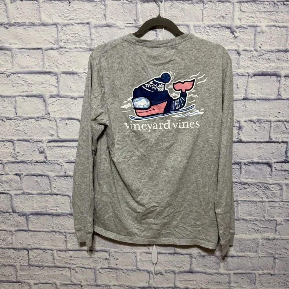 Vineyard Vines Unisex M Heather Gray Skiing Whale Long Sleeve Graphic T-Shirt