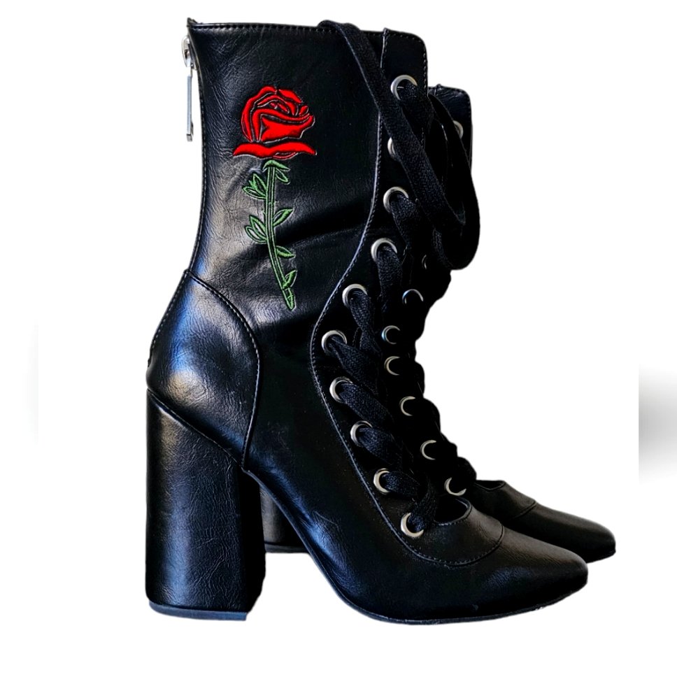 Poster Grl Boho Grunge Embroidered Rose Heels Boots, Size 6