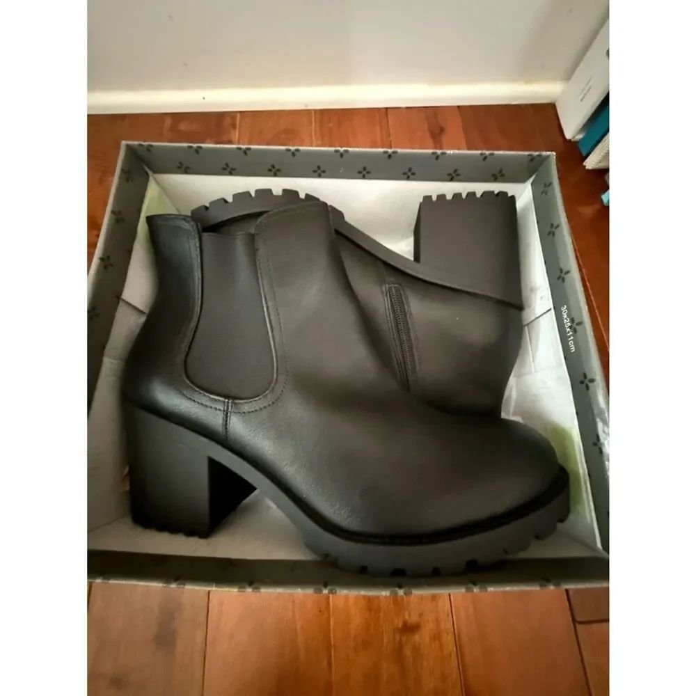 Salt And Stone Black Chunky Heel Chelsea Ankle Boots
