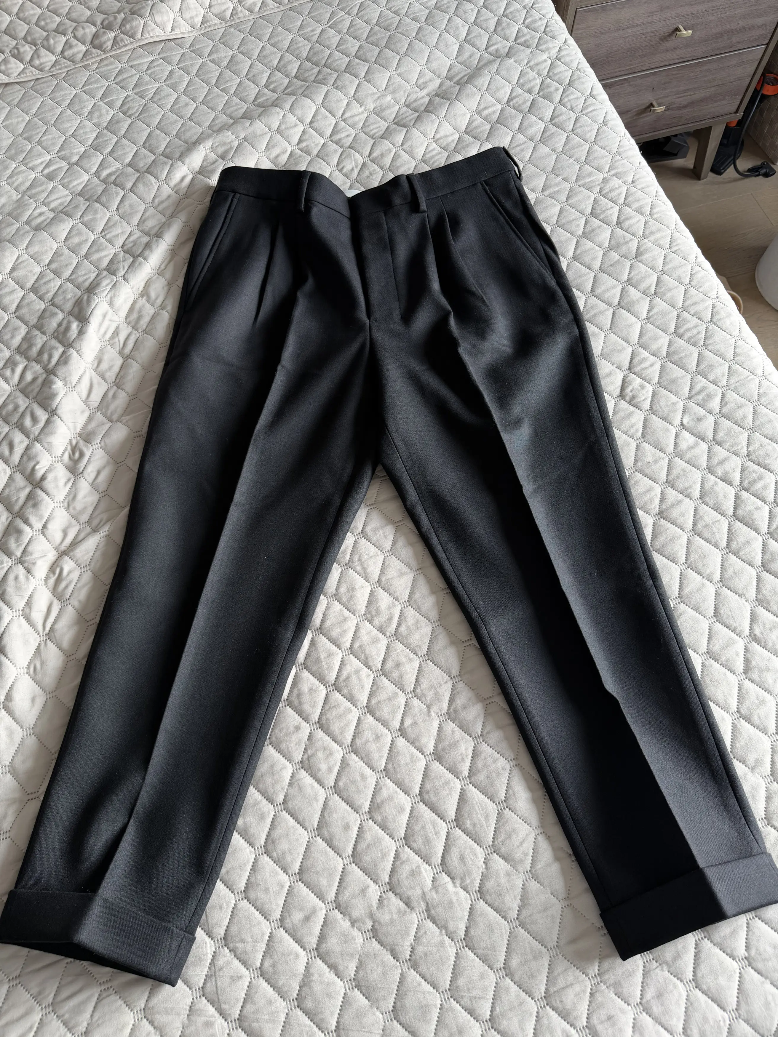 Ami Carrot Pleated Pants in Black, Men's (Size 36)