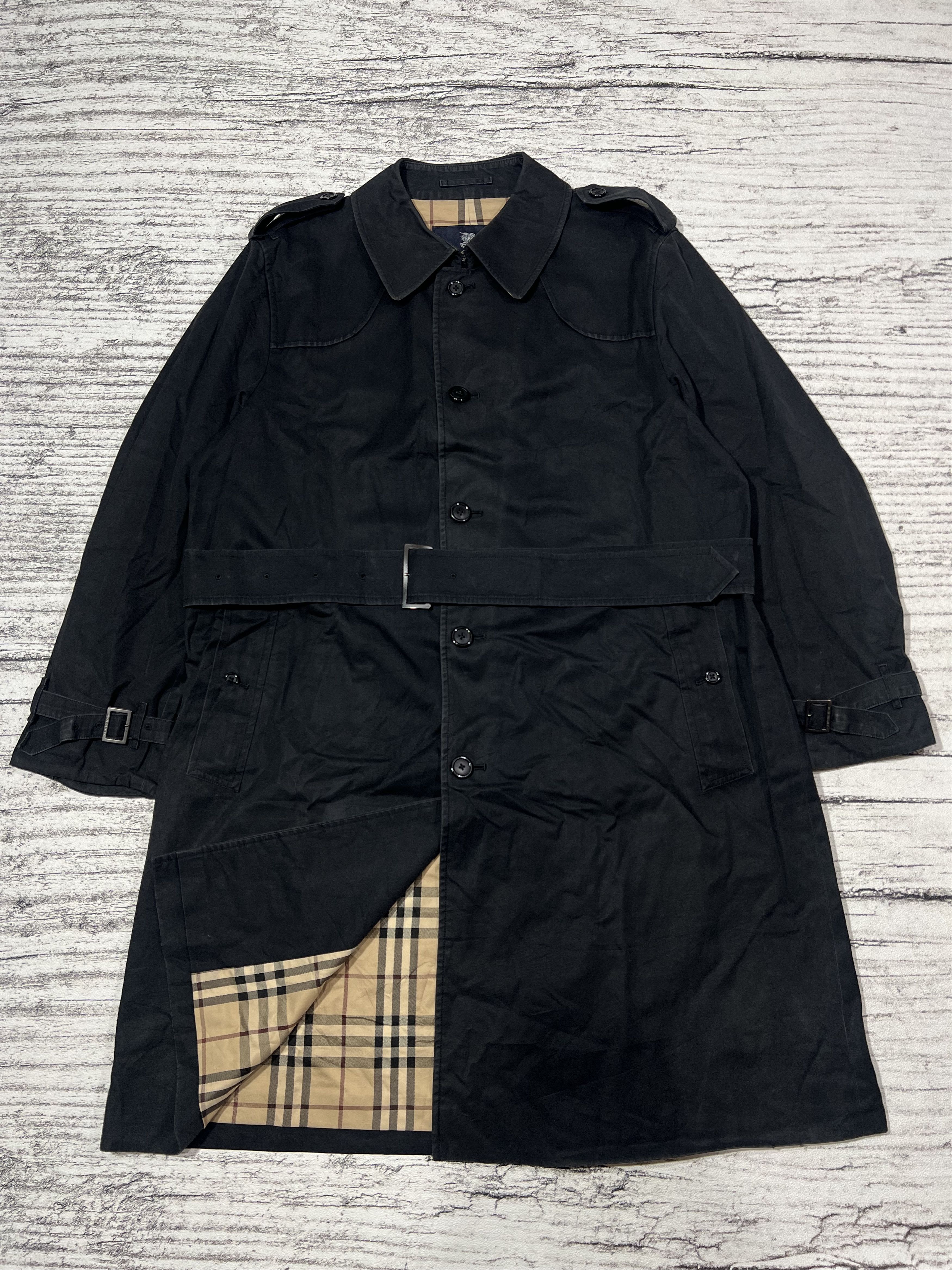 Archival Burberry Novacheck Belt Button Trench Coat Y2K in Black, Men's (Size Large)