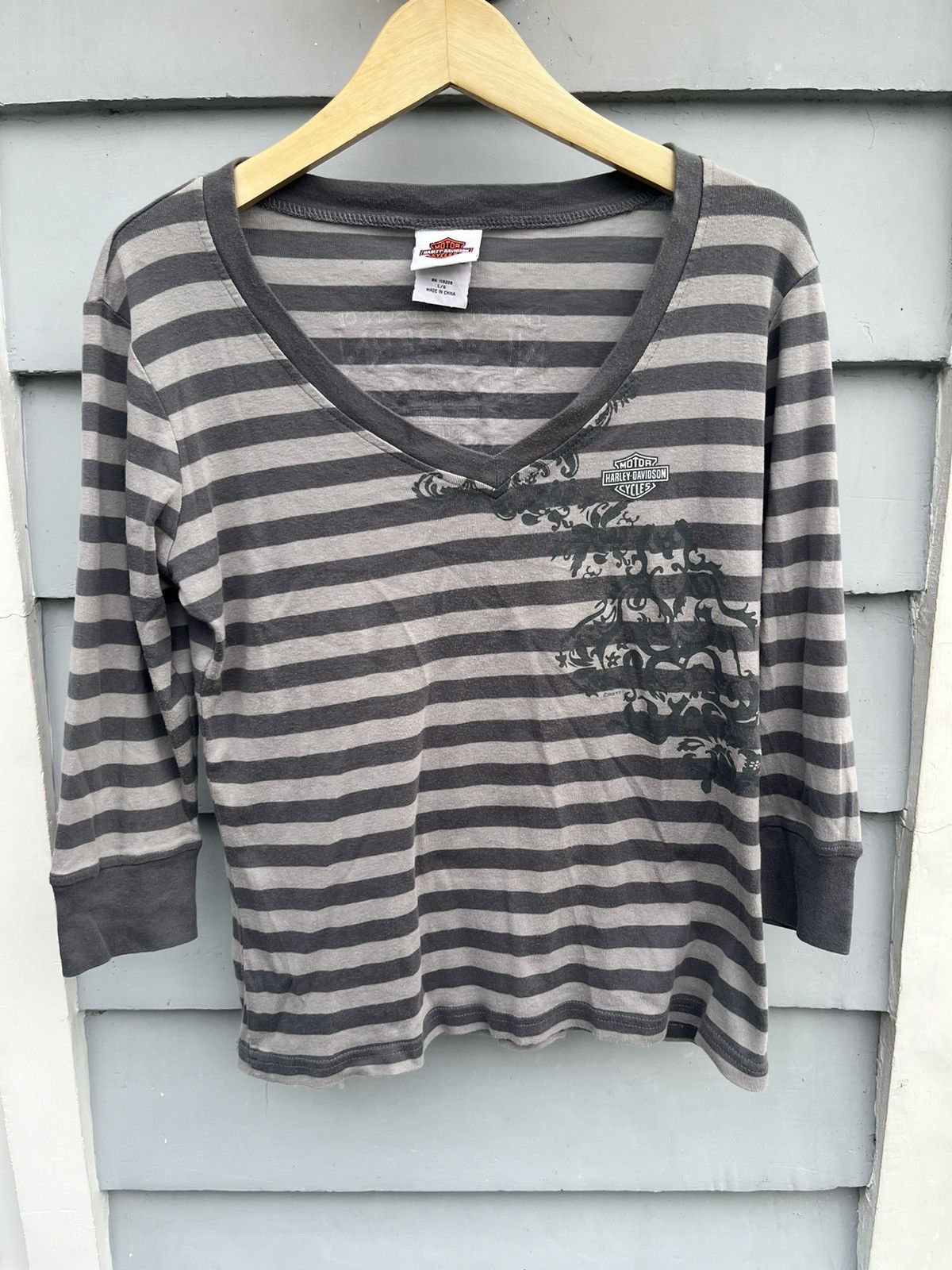 Harley Davidson Of New Bern 2008 Stiped Y2K Style Tees in Grey, Men's (Size Large)