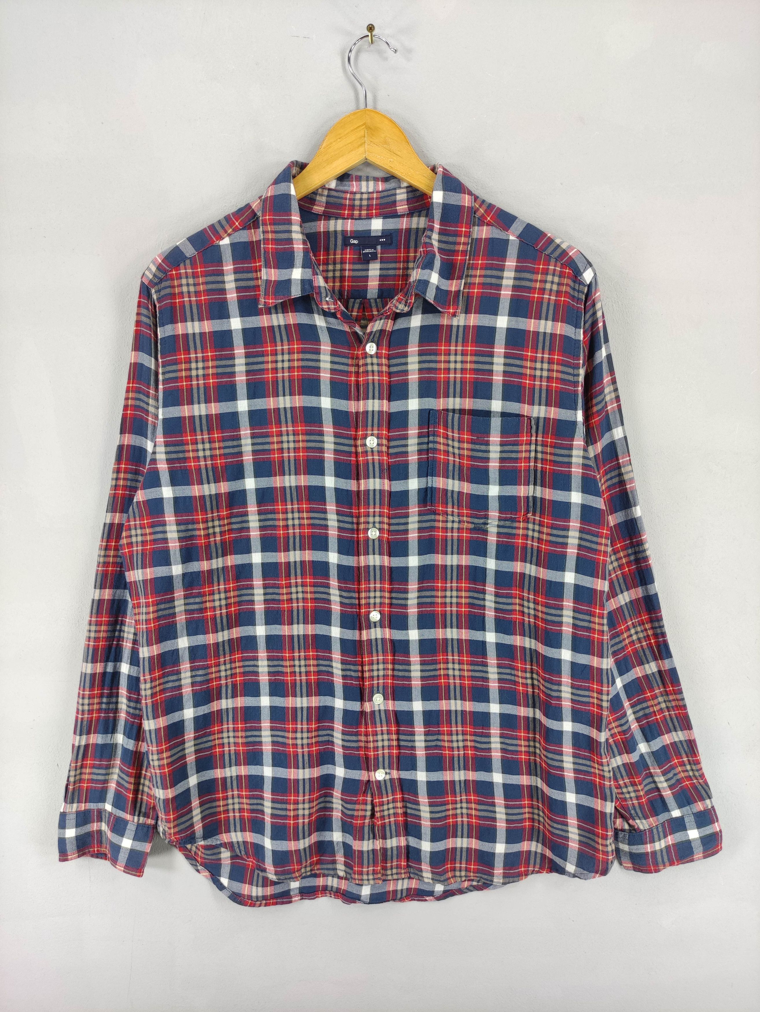Vintage Gap Flannel Long Sleeve Shirt Button Up in Red, Men's (Size Large)