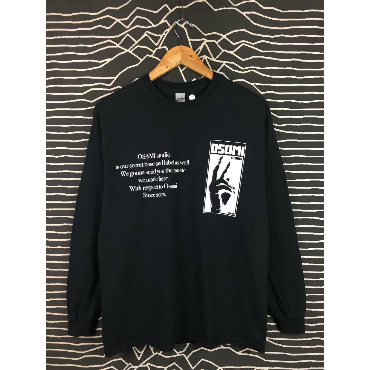 Band Tees x Gildan Denims Japanese Rock Band Osami Studio Long Sleeve Tee in Black (Size Medium)