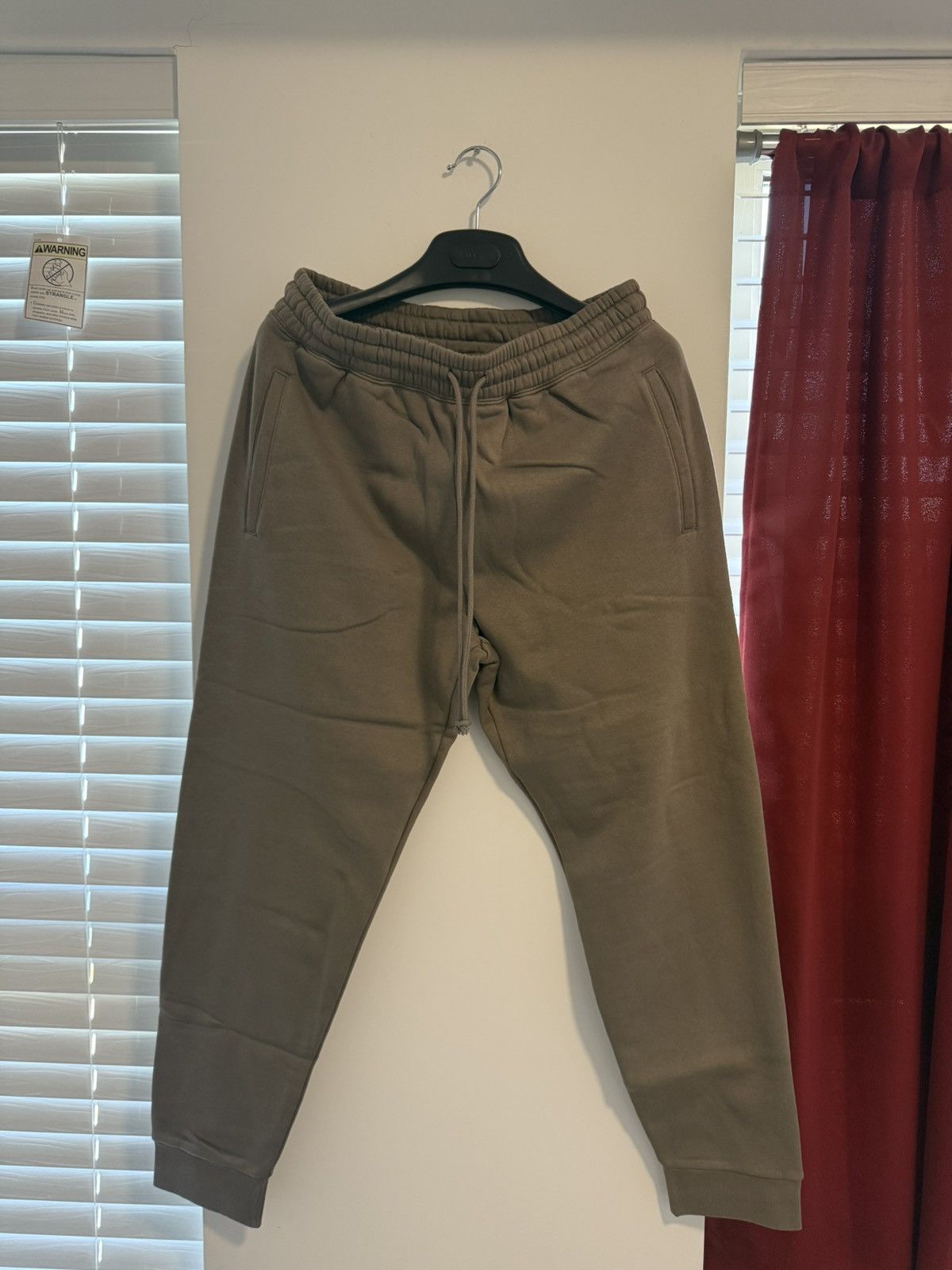 Kim Kardashian Skims Fleece Lounge Mens Tapered Jogger in Brown (Size 32)