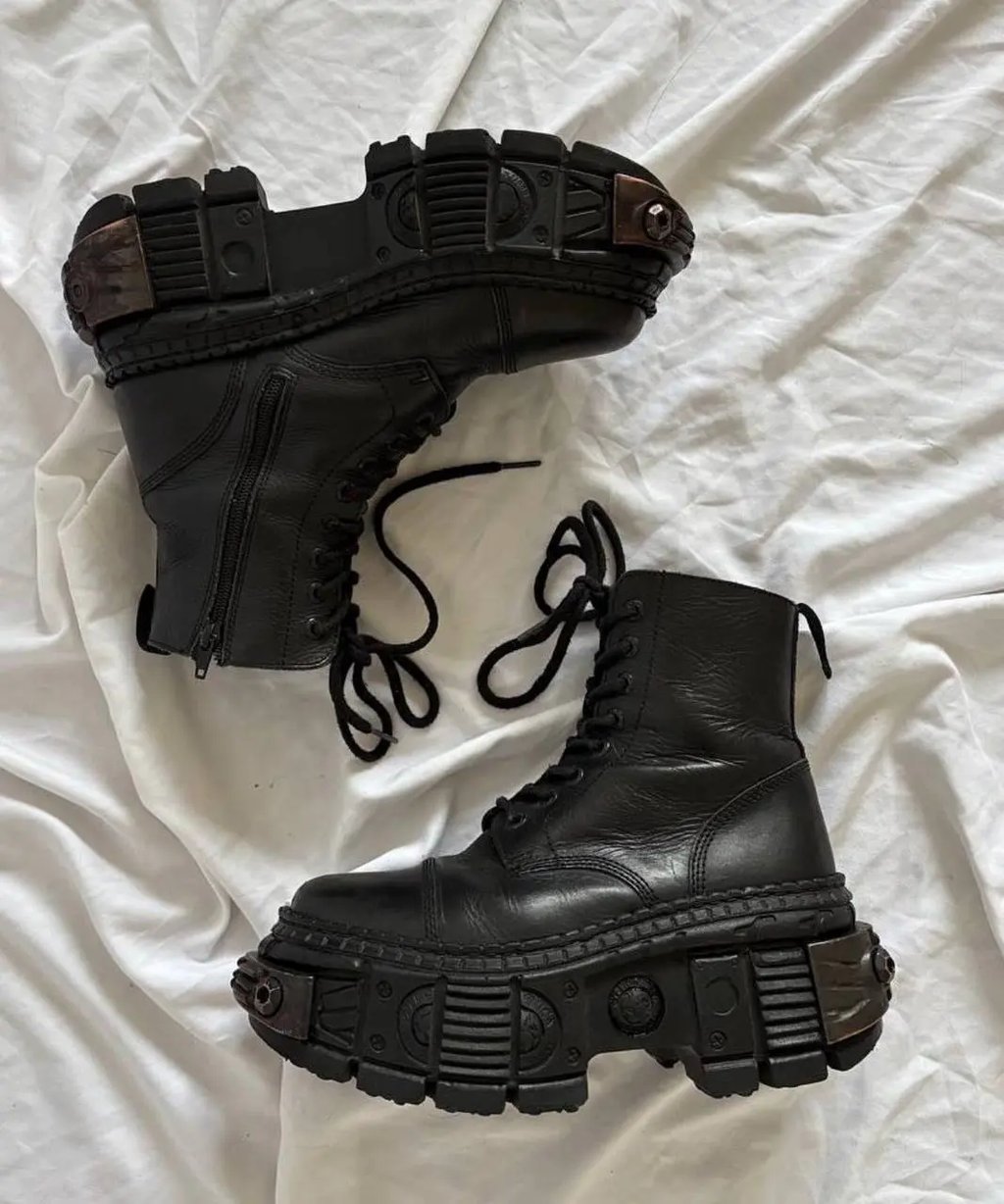 Vintage New Rock Boots in Black, Women's (Size 5)