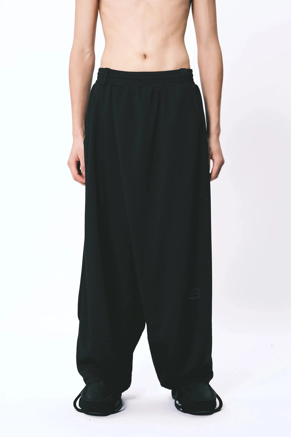 Namesake Lamar Carrot Wide Trousers Euphoric Black, Men's (Size 32)