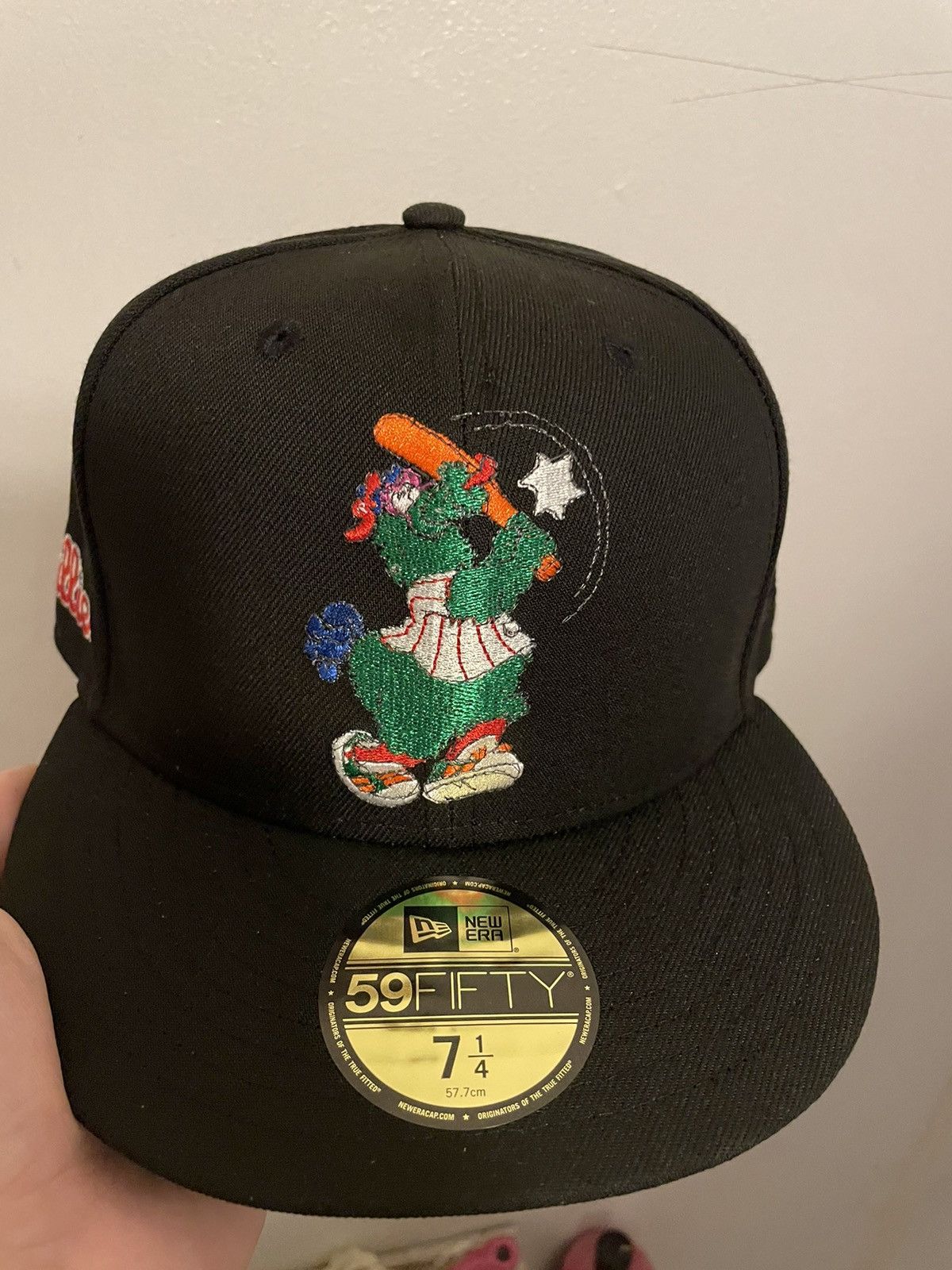 New Era Topperz Usa Philadelphia Phillies Mascot Logo Size 7 1/4 Br in Black, Men's