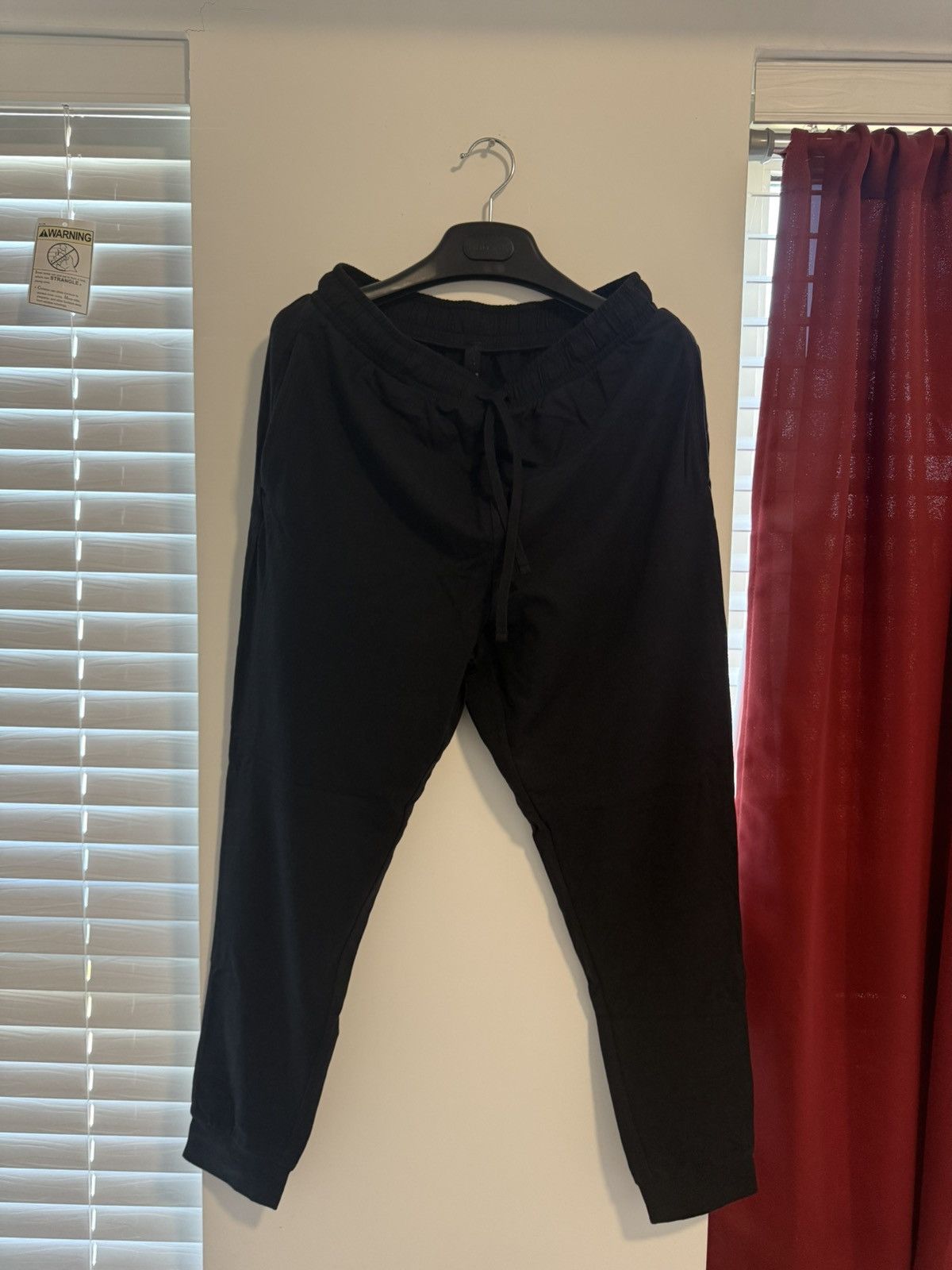 Kim Kardashian Skims Jersey Lounge Mens Jogger in Black (Size 32)