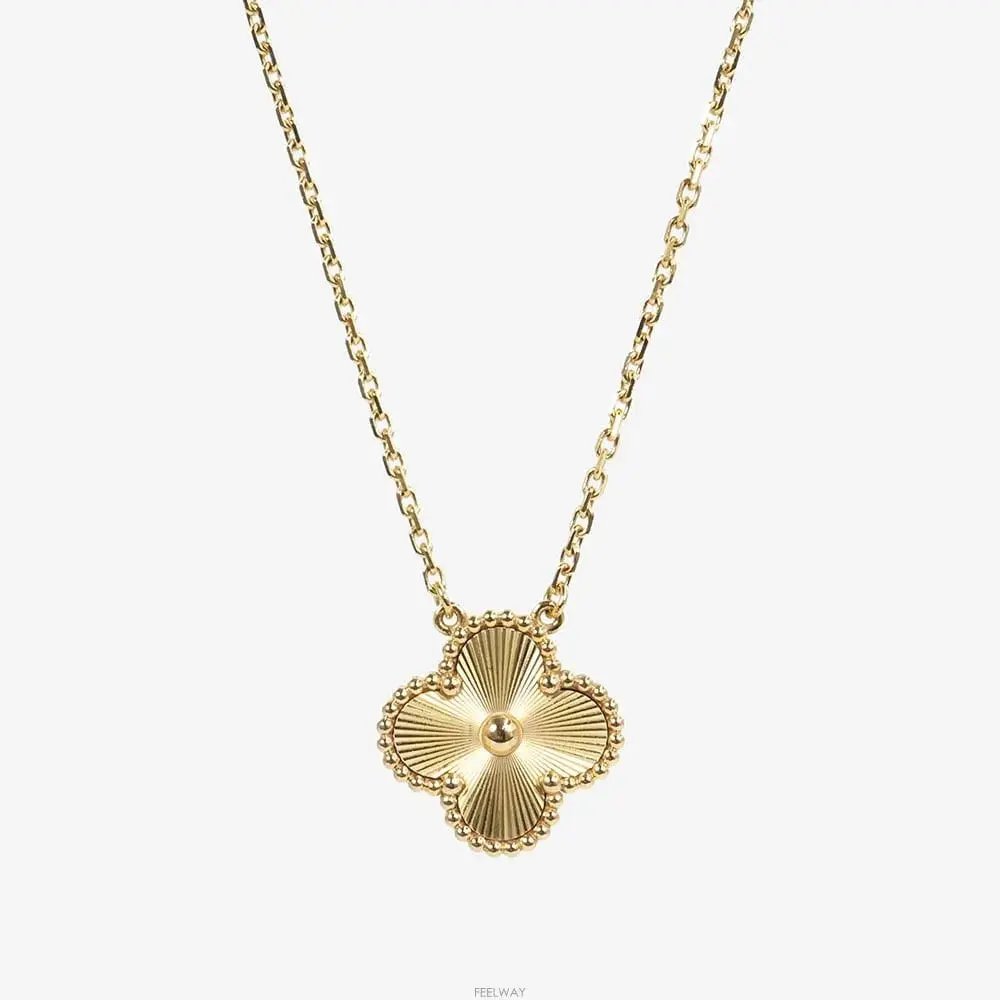 Vintage Alhambra Pendant In Yellow Gold, Women's