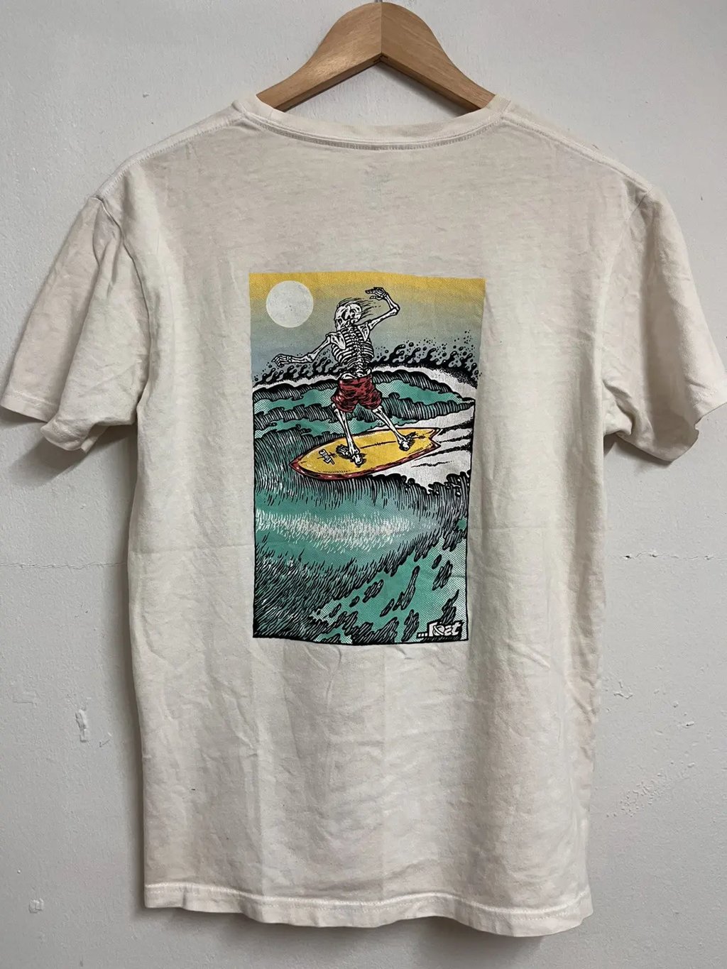Lost Skateboarding Skull Surfing Tee in White, Men's (Size M)